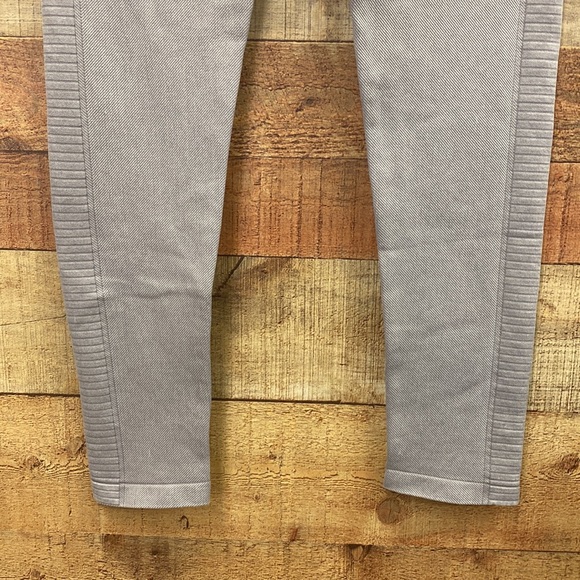 Rivals & Resilience Gray Motto Legging NWT - Picture 5 of 5
